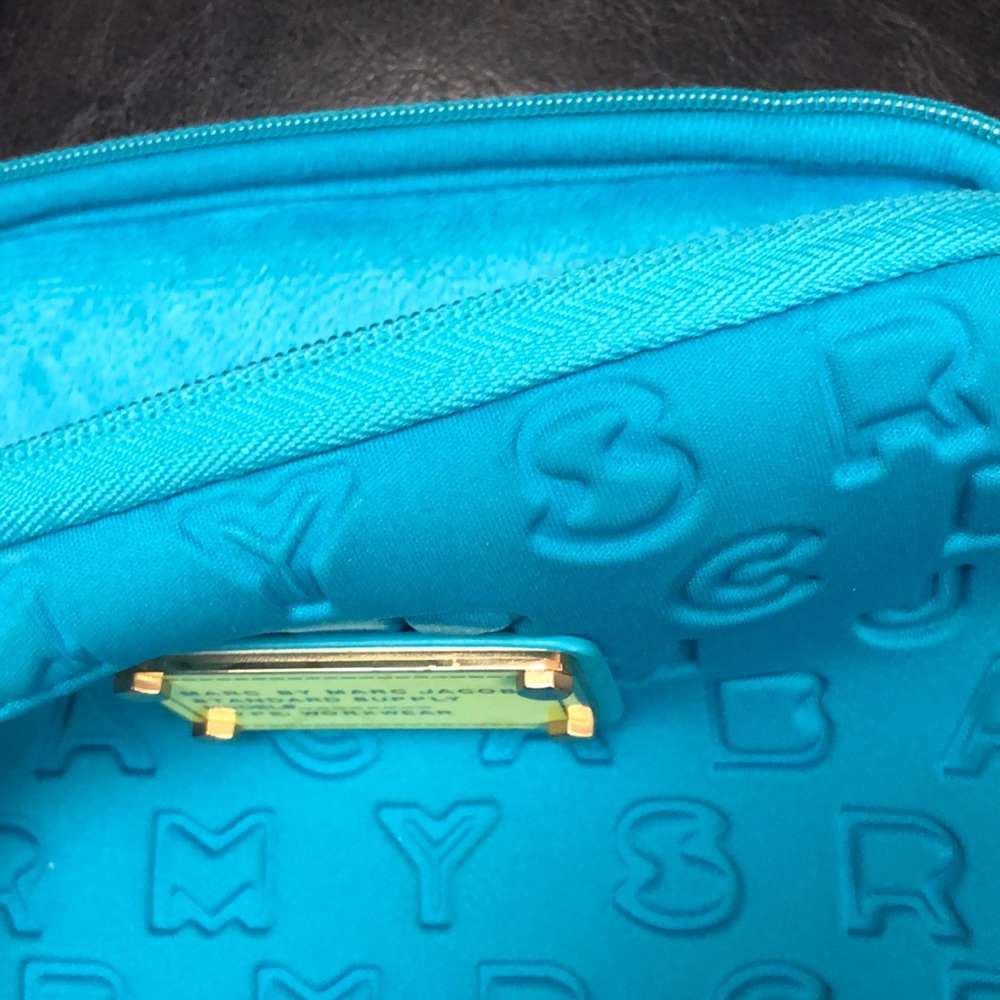 🆕 Marc by Marc Jacobs Accessory Sleeve - Picture 7 of 9